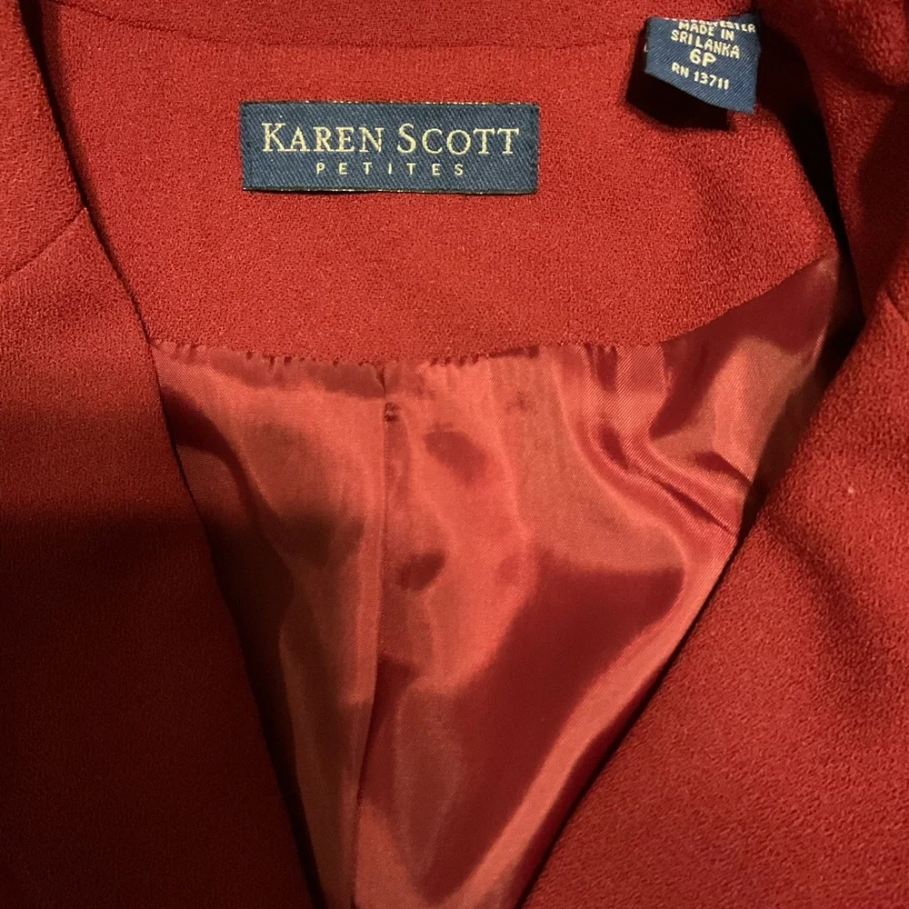 Karen Scott petites burgandy blazer size 6 petite - Picture 2 of 3
